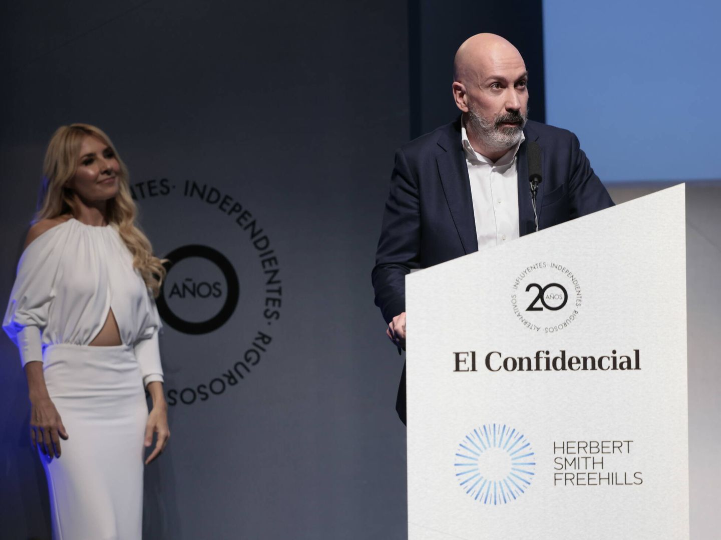  Nacho Cardero, director de El Confidencial (d), y Cayetana Guillén Cuervo (i). (EC)