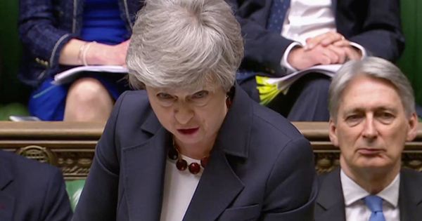 Foto: La primera ministra británica responde a preguntas en la Cámara de los Comunes. (Reuters)