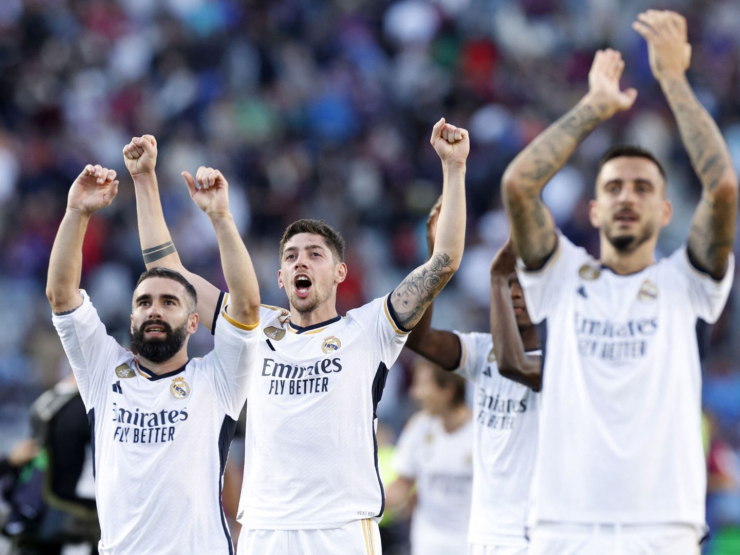 Carvajal, Valverde y Joselu celebran un triunfo del Madrid. (Reuters/Albert Gea)