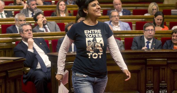 Foto: La diputada de la CUP Anna Gabriel antes de su comparecencia en el Parlament. (EFE)
