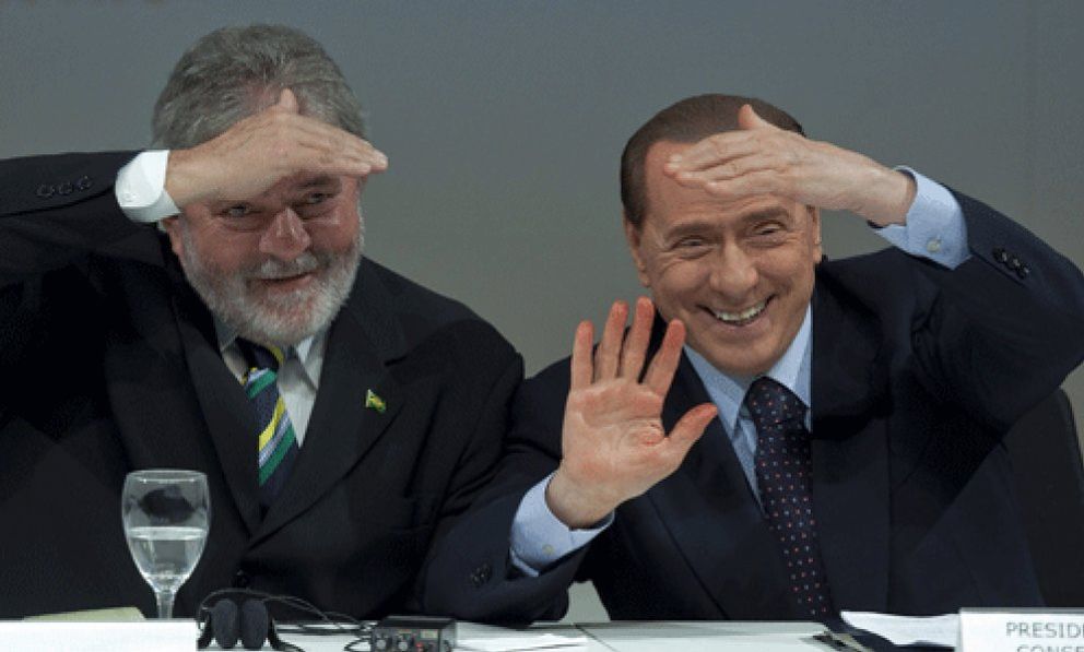 Foto: Berlusconi contrata a seis brasileñas para que le diviertan antes de reunirse con Lula