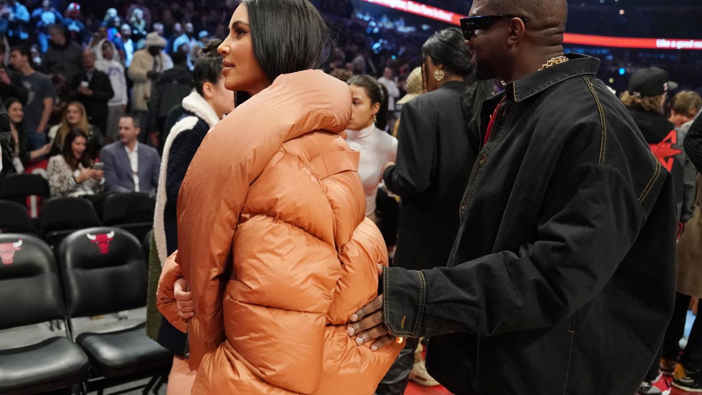 Kanye West y Kim Kardashian, en el homenaje a Kobe. (Reuters)