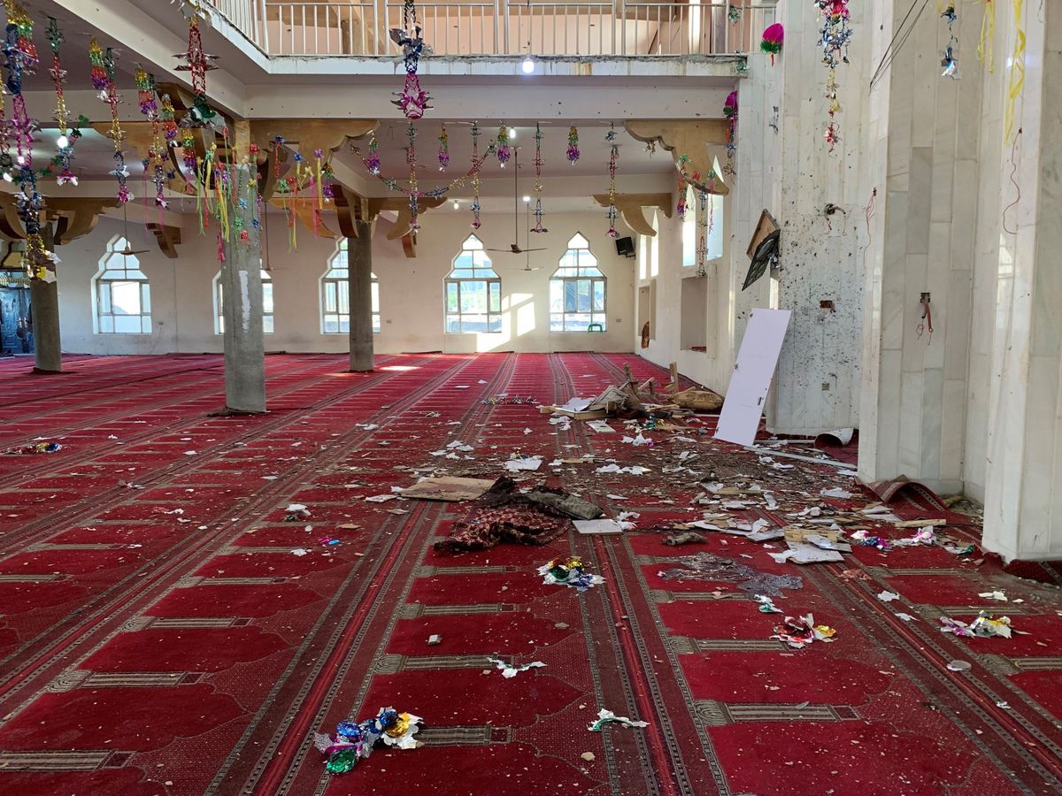 Foto: Explosión en la mezquita de Kabul. (EFE)