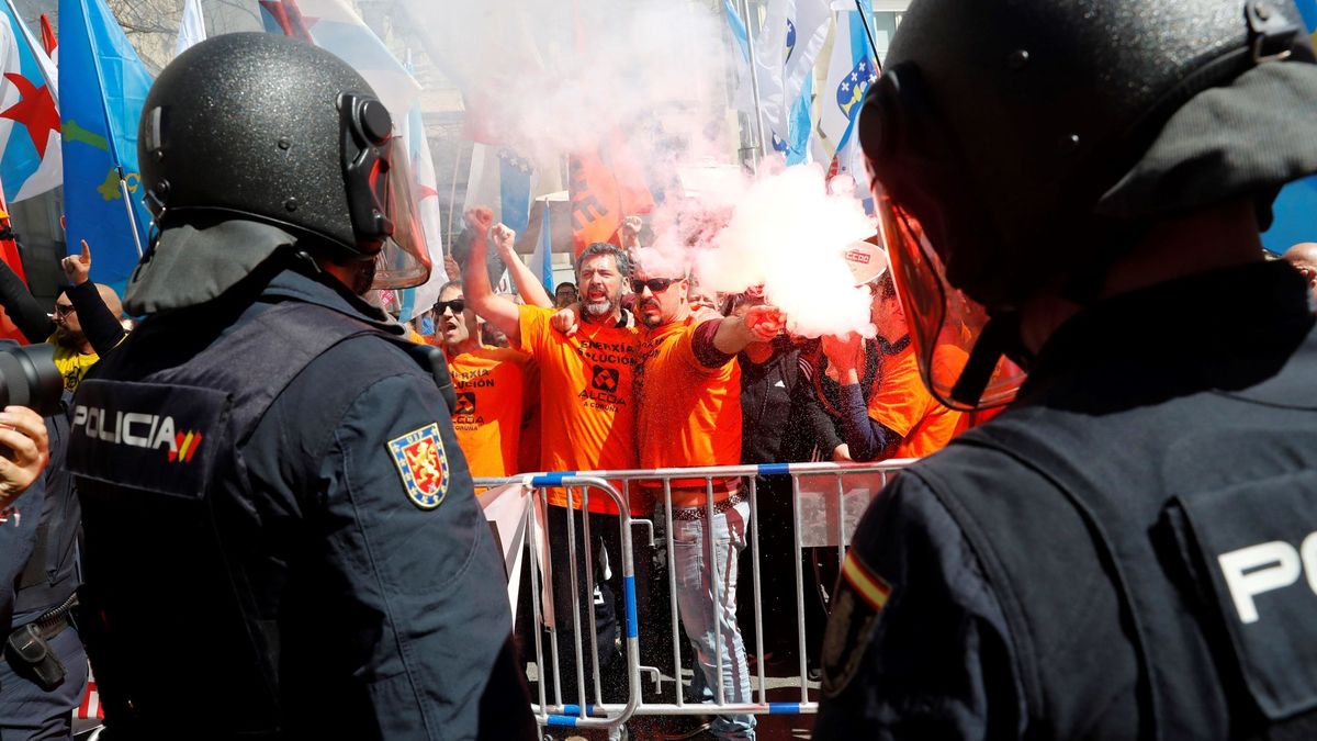 Caos en la manifestación de trabajadores de Alcoa: cargas policiales y un detenido