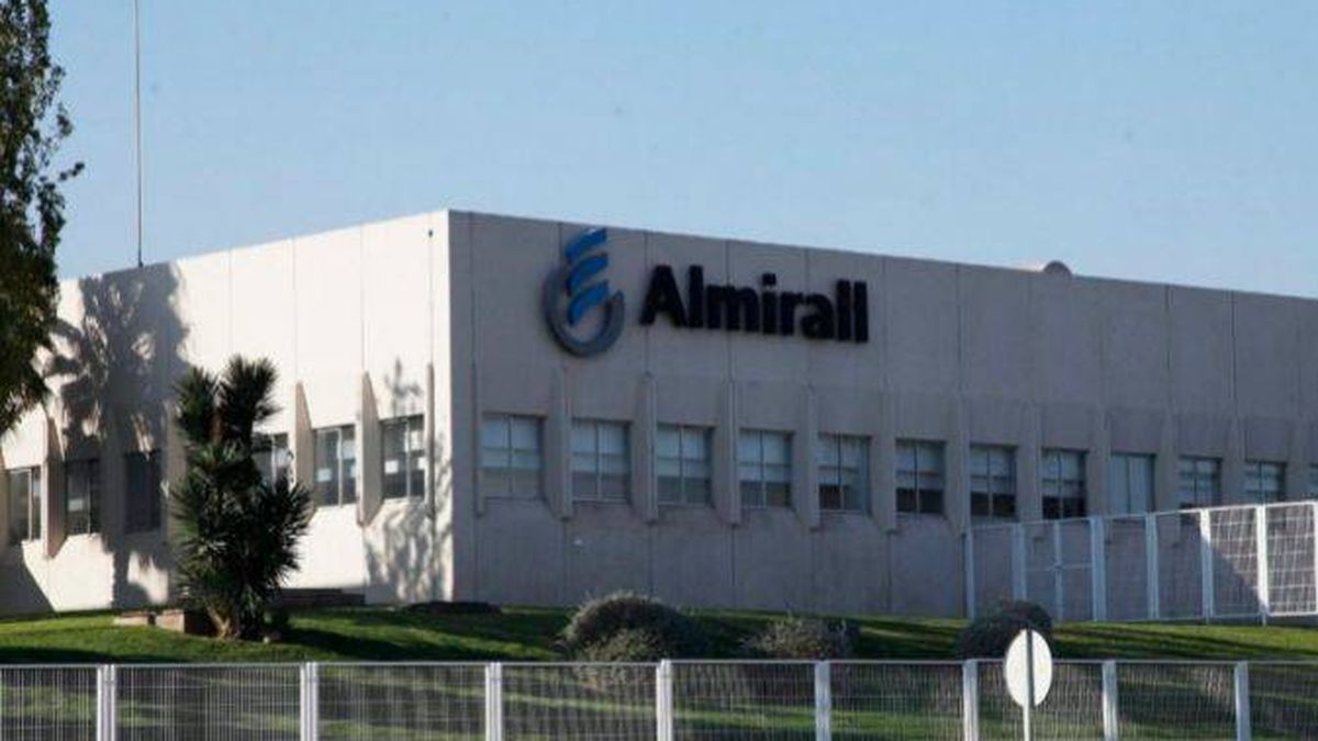 La farmacéutica Almirall cae un 20% en Bolsa tras rebajar sus previsiones financieras