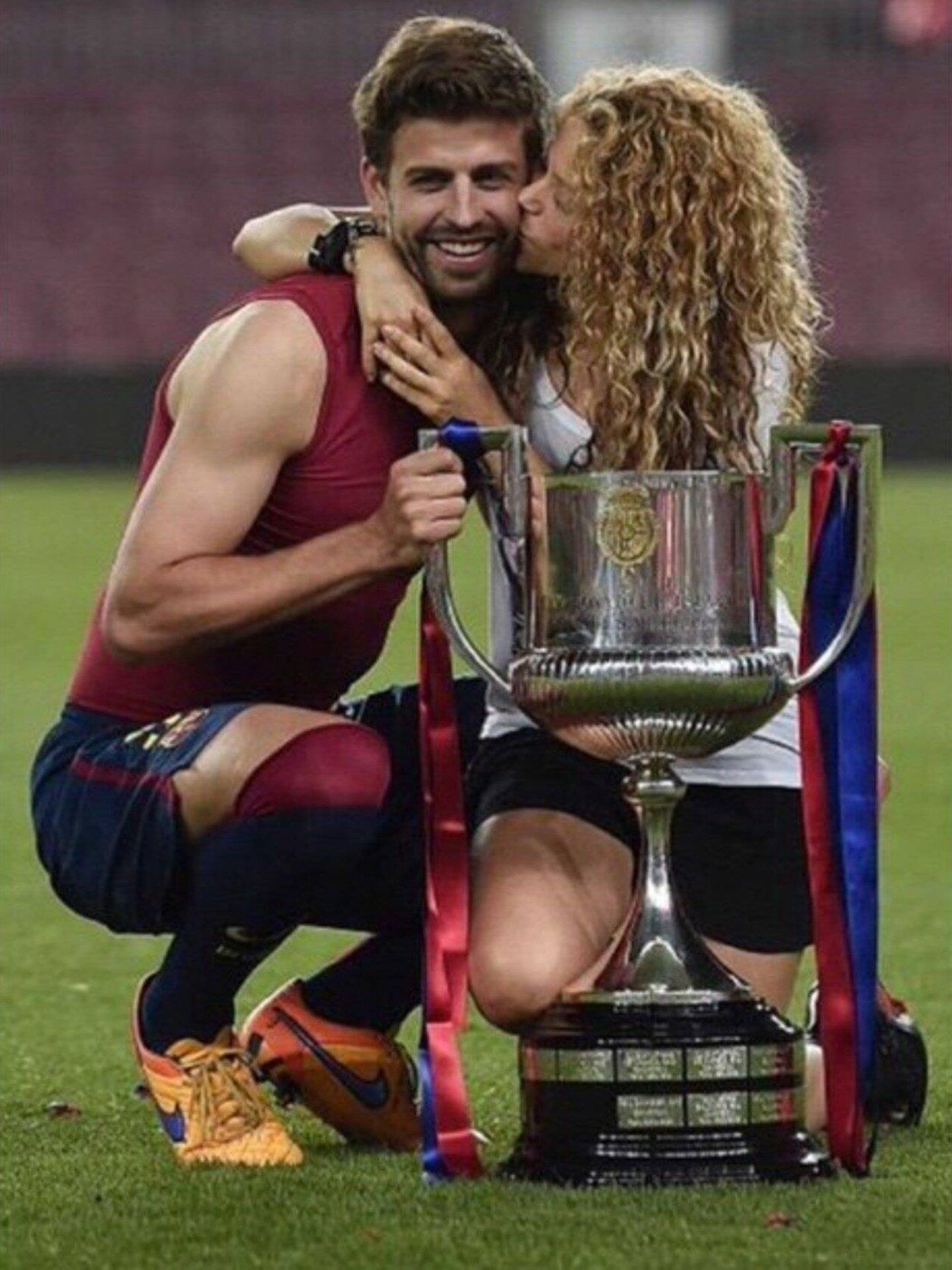 Piqué y Shakira celebran la victoria del Barça en la Copa del Rey de 2015. (Cordon Press)