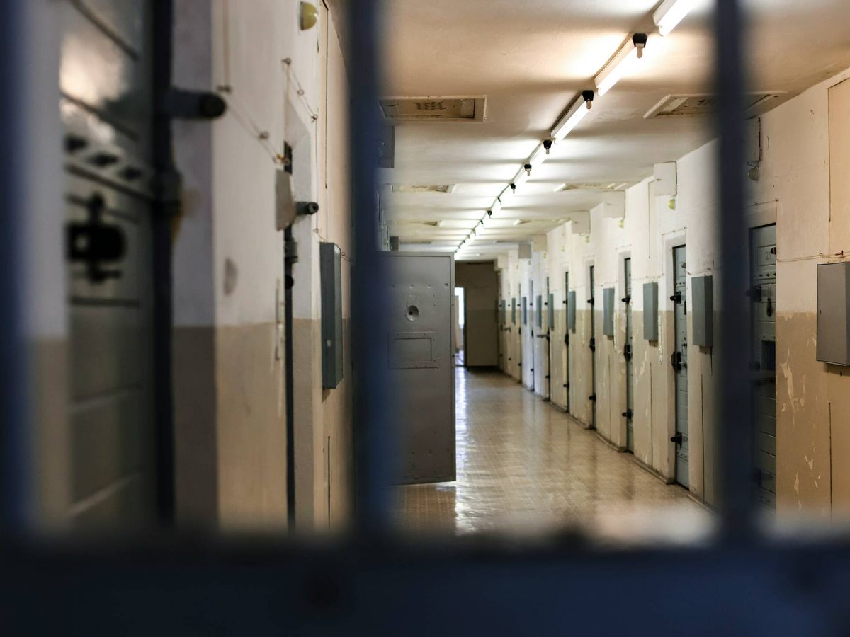Foto: Vista de las celdas de una cárcel de máxima seguridad (Unsplash)