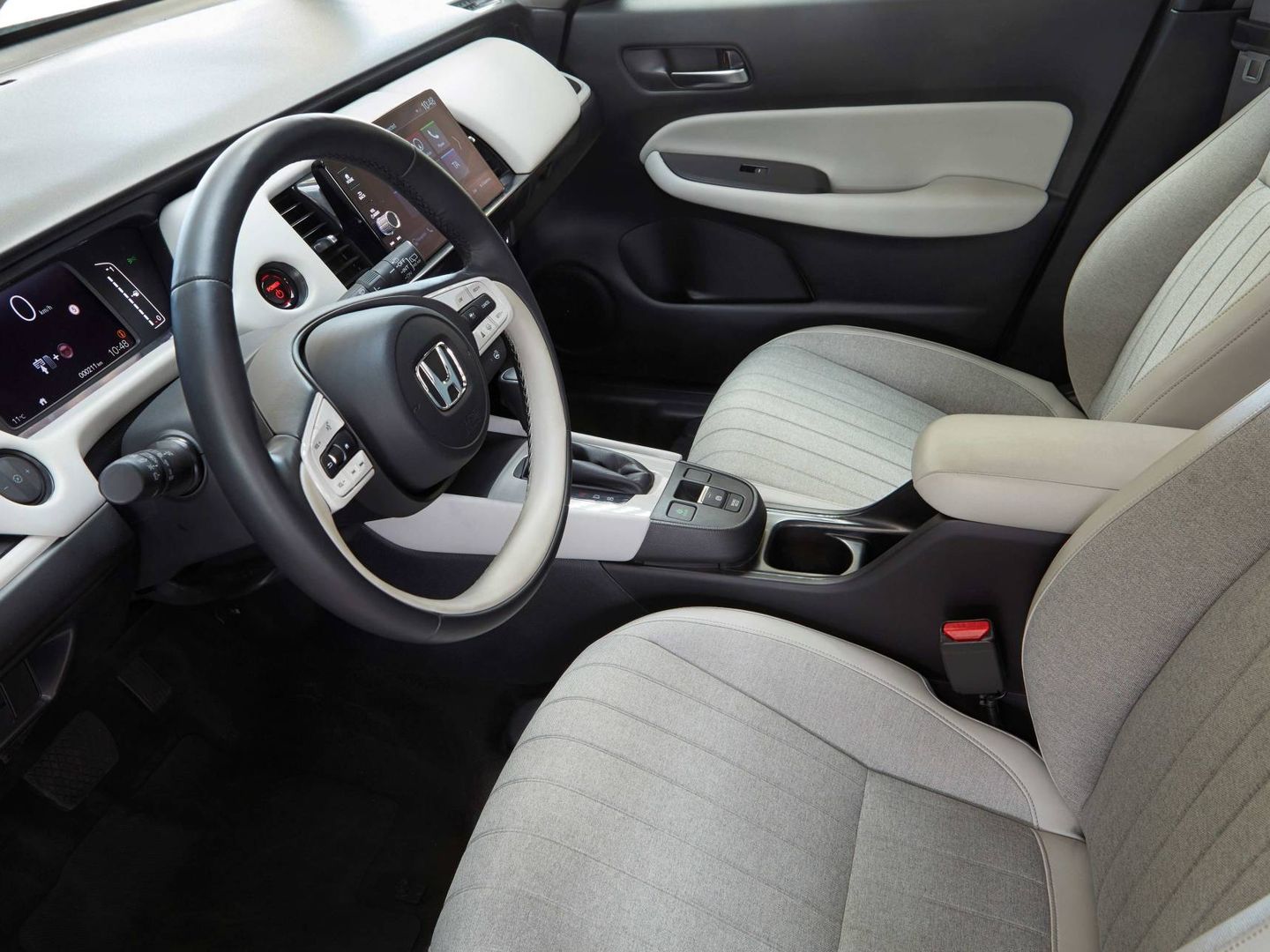Interior moderno y funcional para el Jazz y la versión SUV, el Crosstar.
