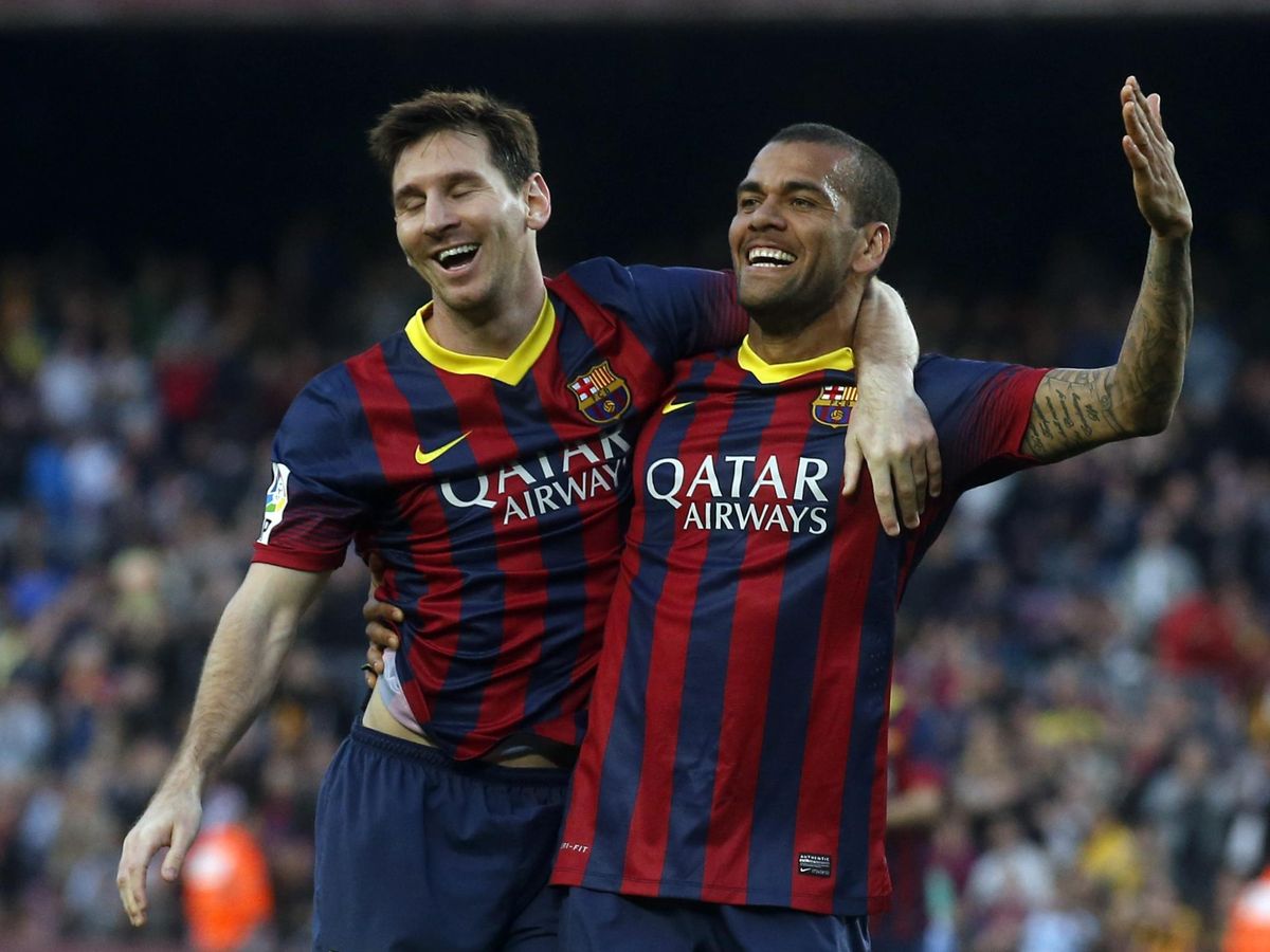Foto: Alves y Messi celebran un tanto en la época dorada del Barça. (Reuters/Gea)