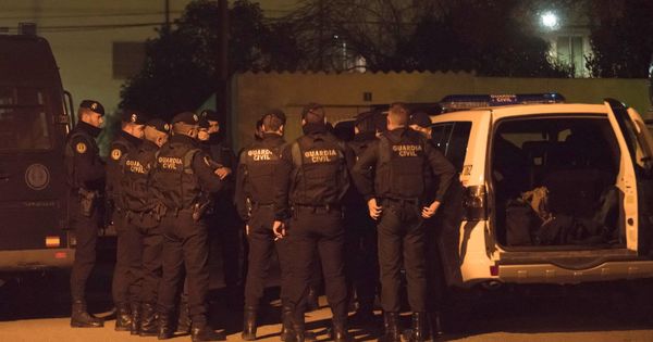 Foto: El operativo desplegado por la Guardia Civil en Andorra tras el asesinato de dos compañeros y un civil. (EFE)
