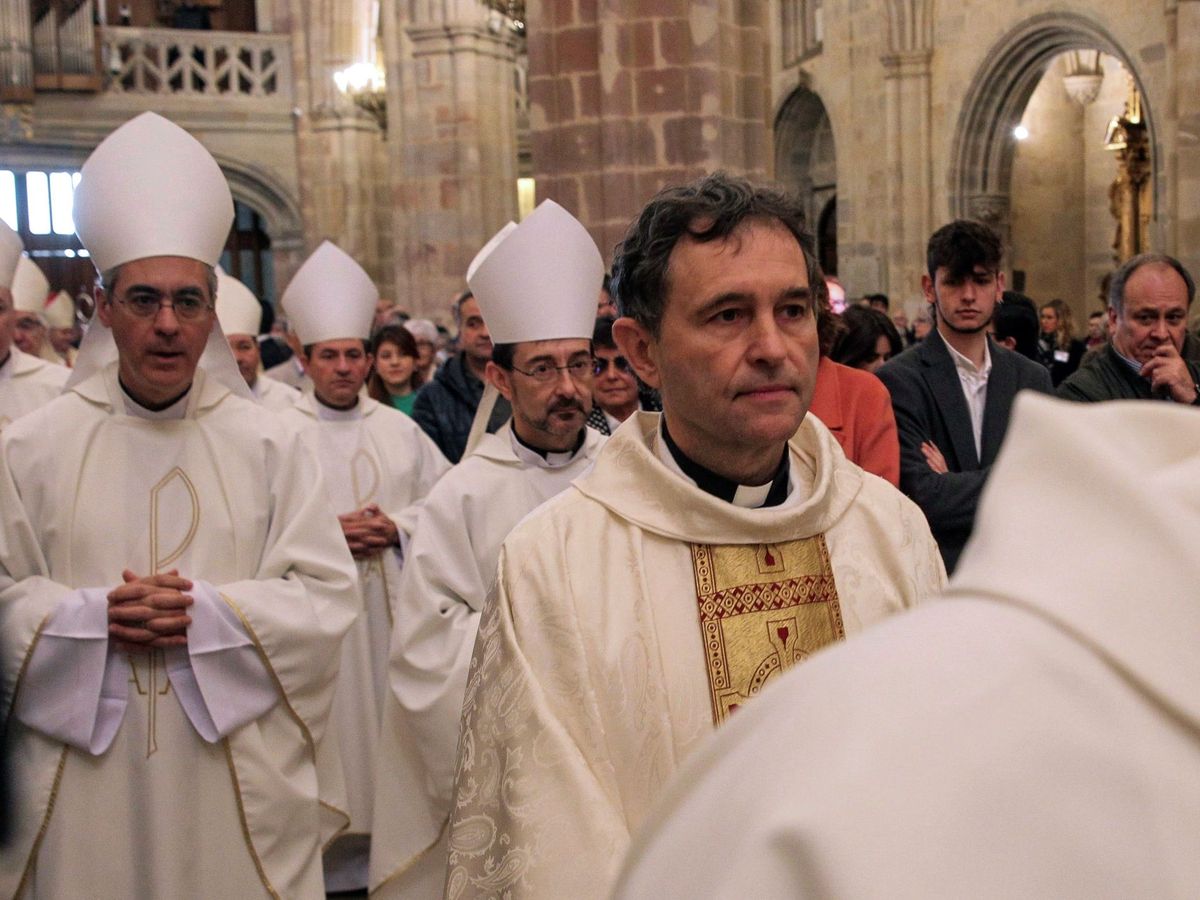 Foto: Joseba Segura, en la ceremonia en la que fue ordenado obispo. (EFE)
