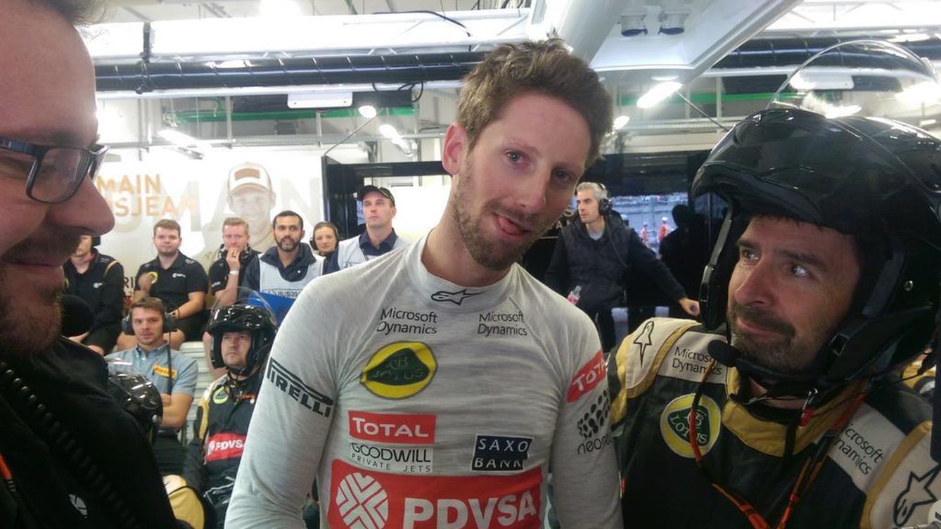 Foto: Grosjean en el garaje tras pasar el accidente (@Lotus_F1Team)