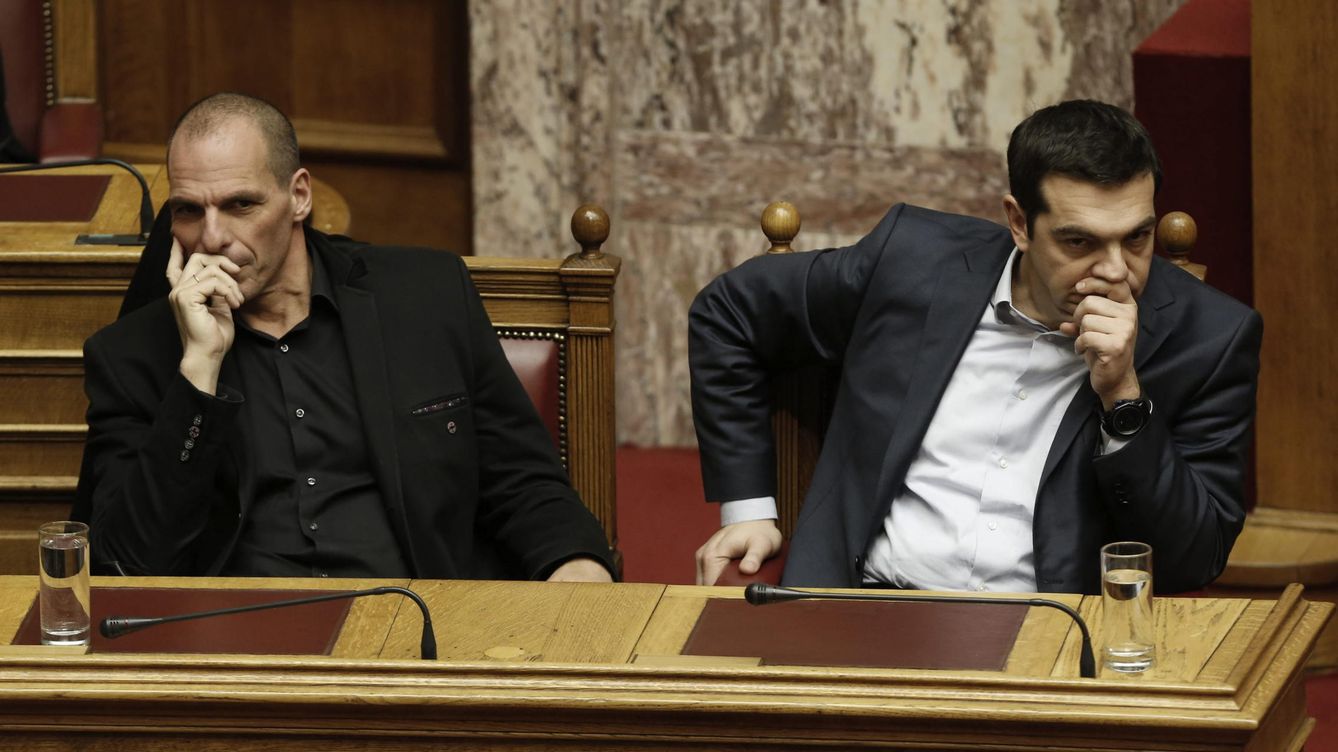 Foto: El primer ministro griego Alexis Tsipras (dcha.) y el ministro de Finanzas,  Yanis Varufakis. (Efe)