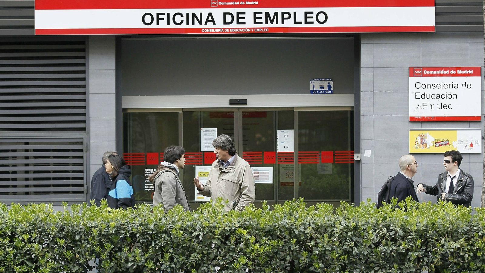 Foto: Oficina de empleo en el madrileño Paseo de las Acacias. (EFE)