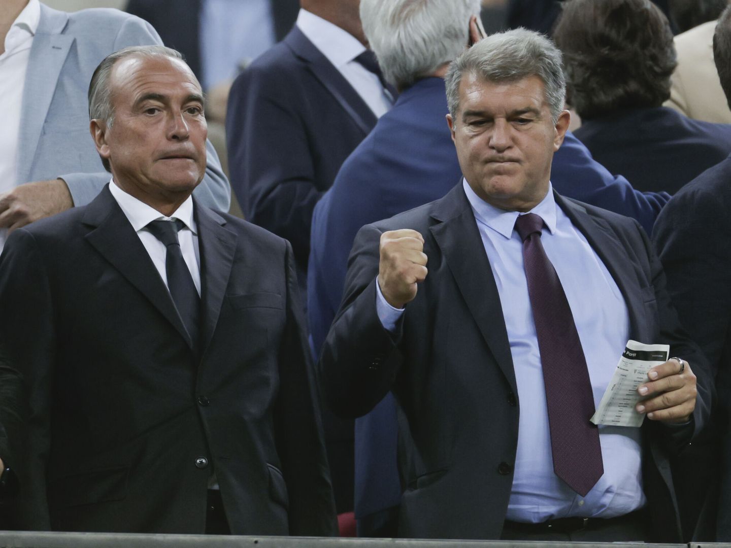 Yuste, vicepresidente del Barça, y Laporta en el palco del Camp Nou. (EFE/Luis Díez)