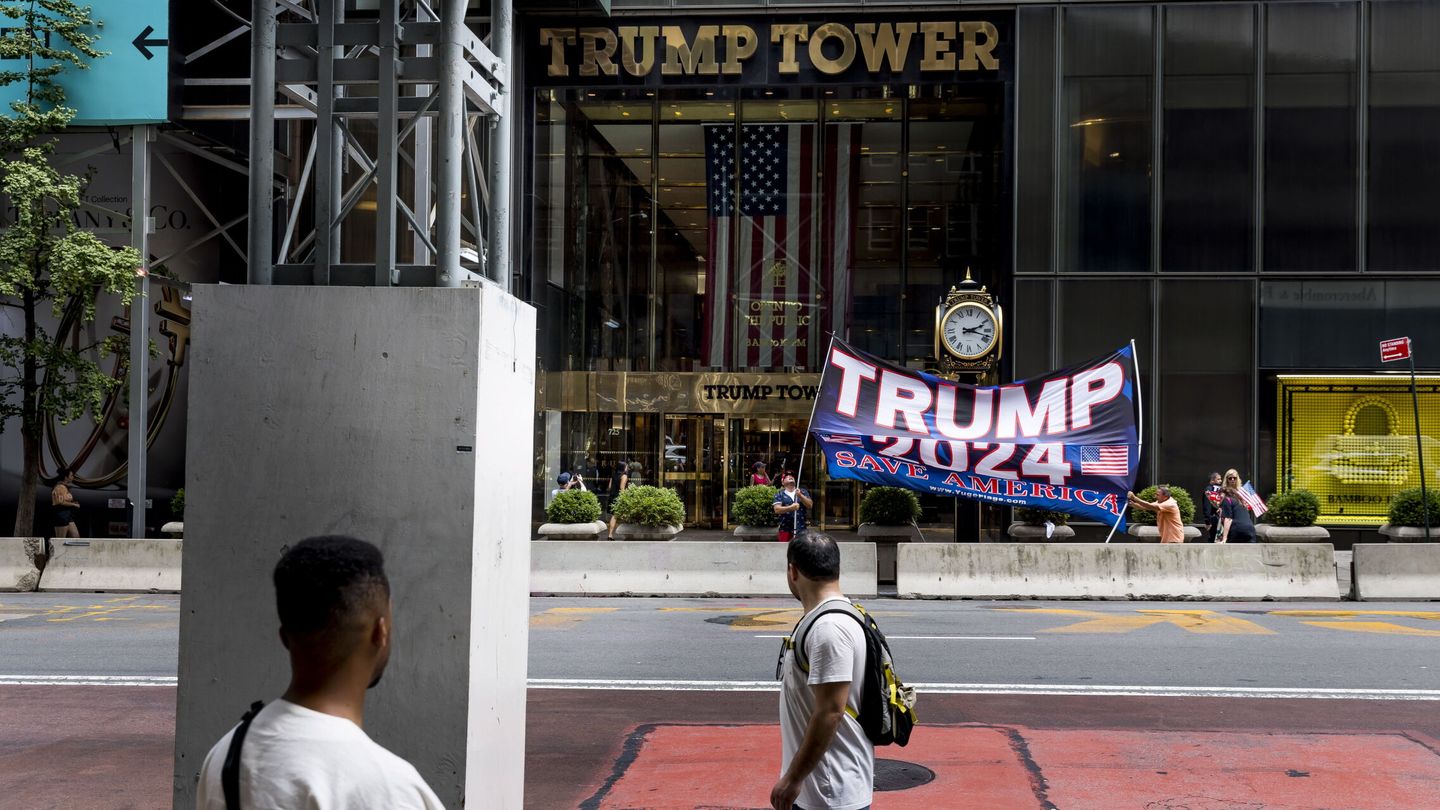 Pancarta de apoyo a Donald Trump en Nueva York. (EFE/EPA/Justin Lane) 