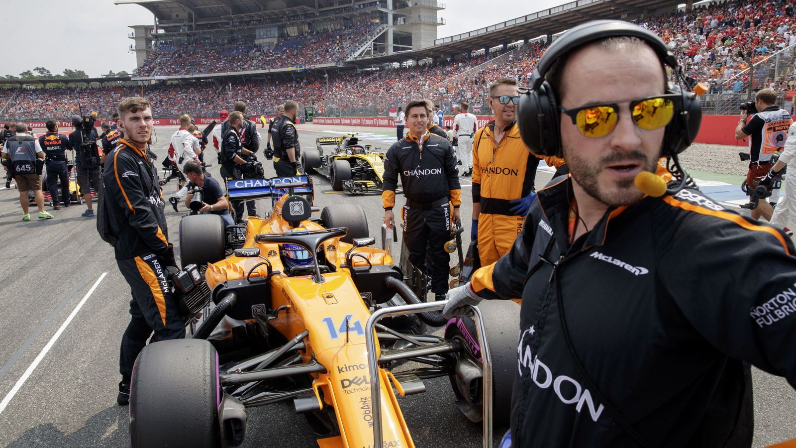 Foto: La estrategia de McLaren acabó con la carrera del asturiano. (EFE)