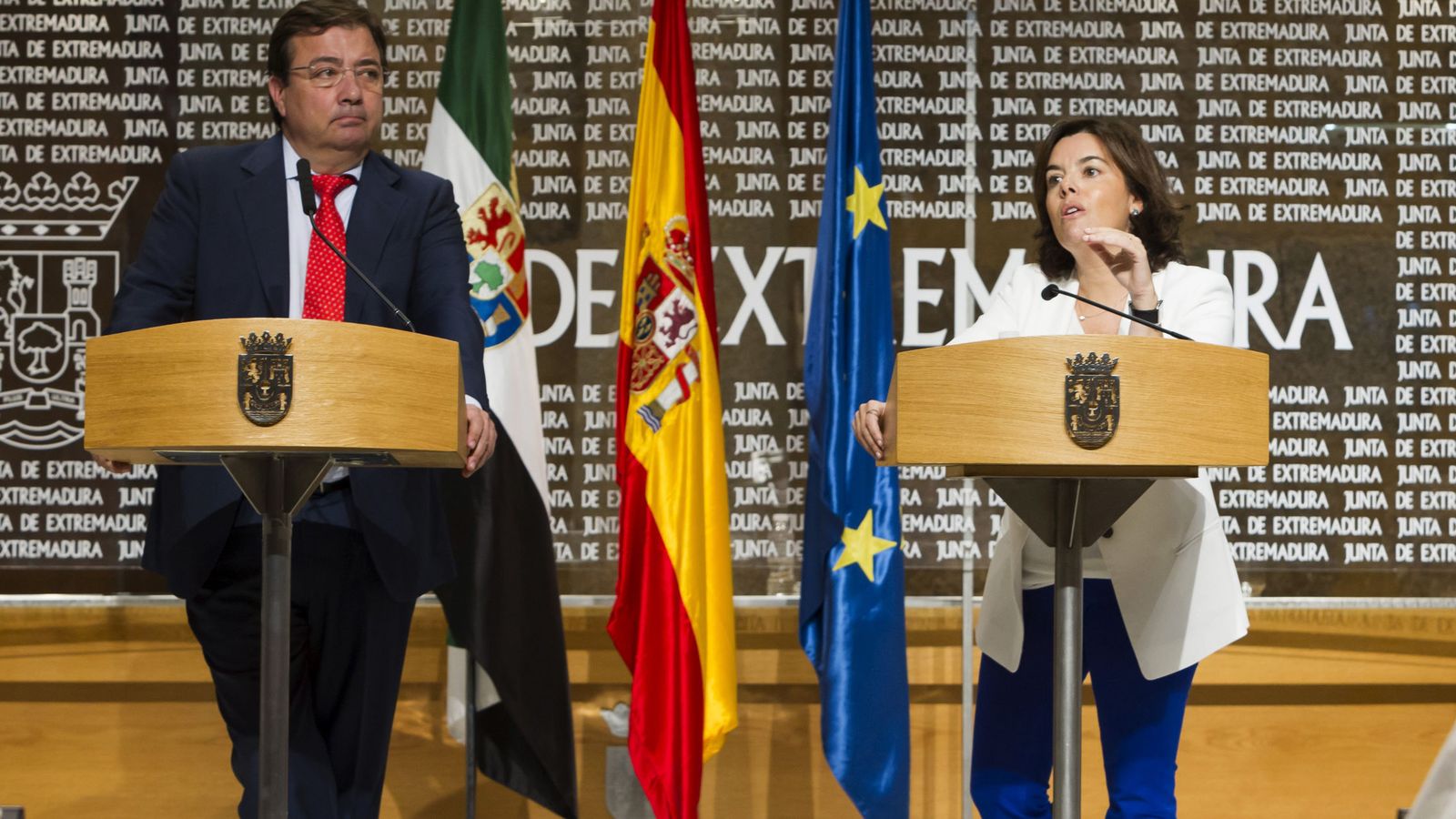 Foto: La vicepresidenta del Gobierno, Soraya Sáenz de Santamaría, de visita institucional a Extremadura. (EFE)