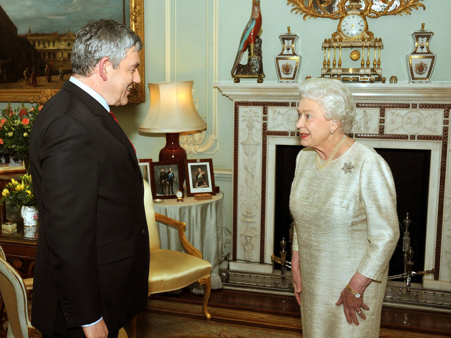 Gordon Brown recibe el beneplácito de Isabel II. (Getty)