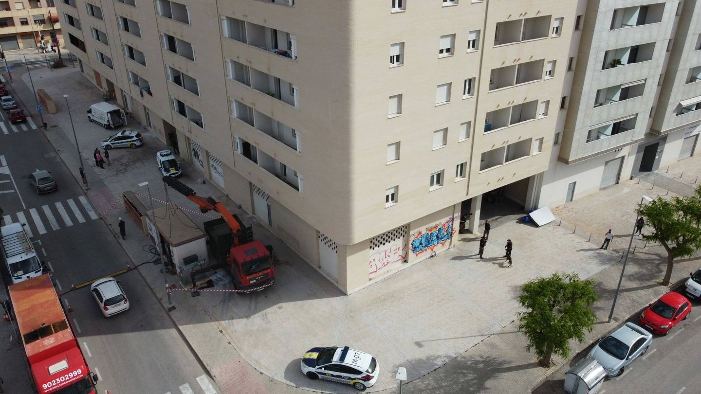 Momento del desalojo del edificio 'El Xarquet'. (Ayuntamiento de La Vila Joiosa)
