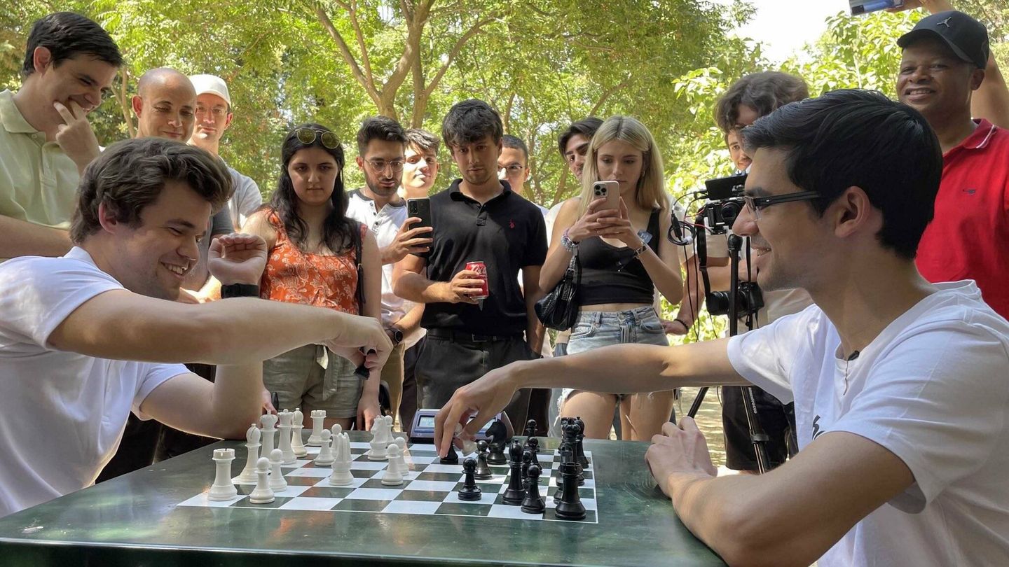 Magnus Carlsen, jugando una partida en Madrid(FIDE/Stev Bonhage)
