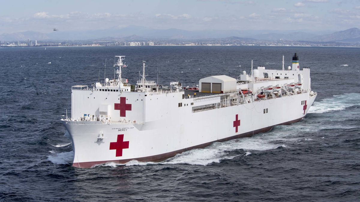 EEUU despliega 2 enormes buques hospital contra el coronavirus. ¿Qué hay de España?