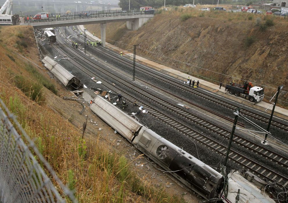 Foto: Tren Alvia accidentado que cubría la ruta entre Madrid y Ferrol (Efe)