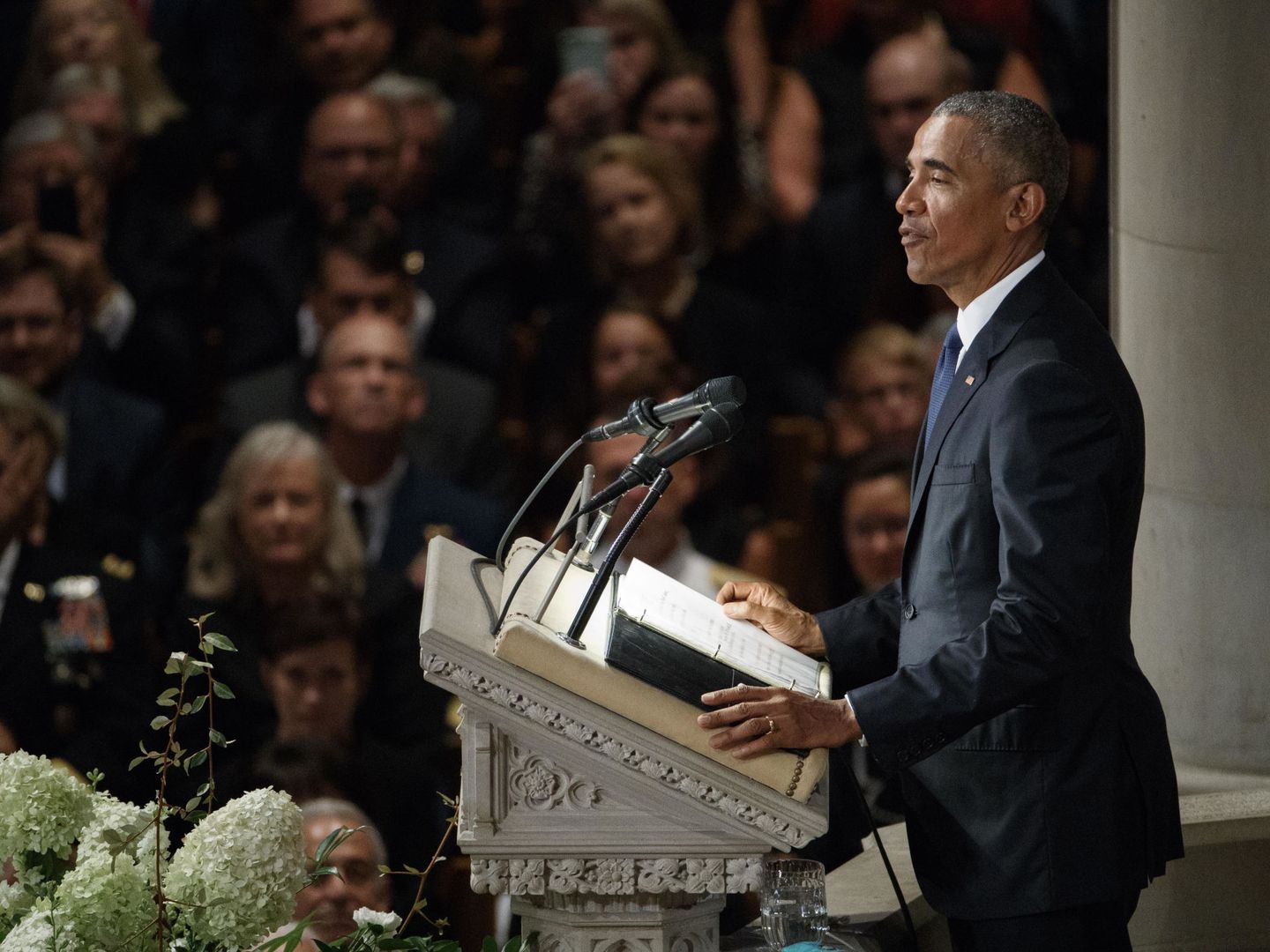 El expresidente de los EEUU, Barack Obama, durante su intervención en la ceremonia. (EFE)