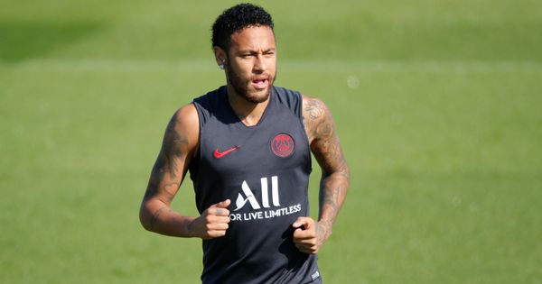 Foto: Neymar, durante un entrenamiento con el PSG este verano. (Reuters)