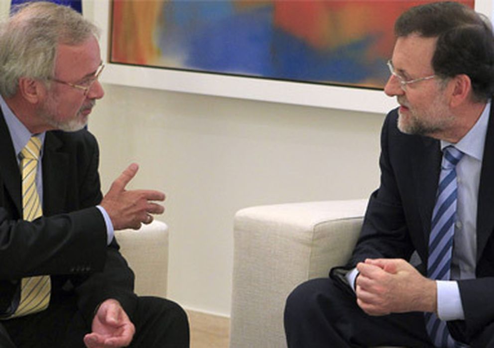 Foto: Mariano Rajoy conversa con el presidente del Banco Europeo de Inversiones, Werner Hoyer (Efe).