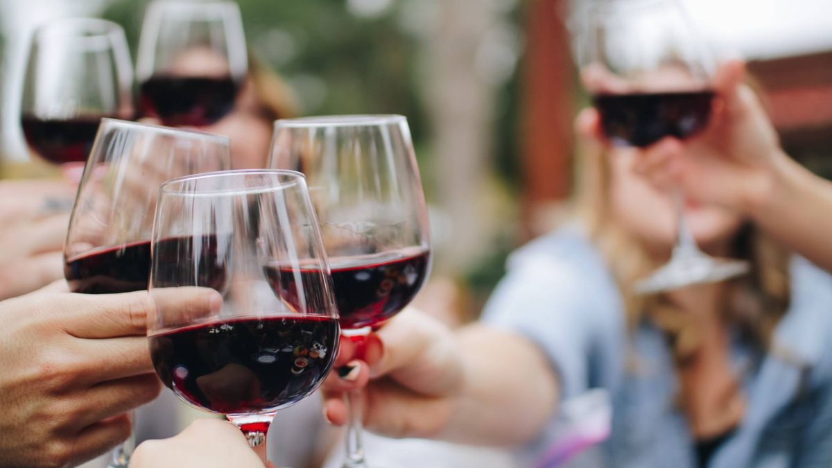 Qué hacer para quedar bien si estás delante de una carta de vinos