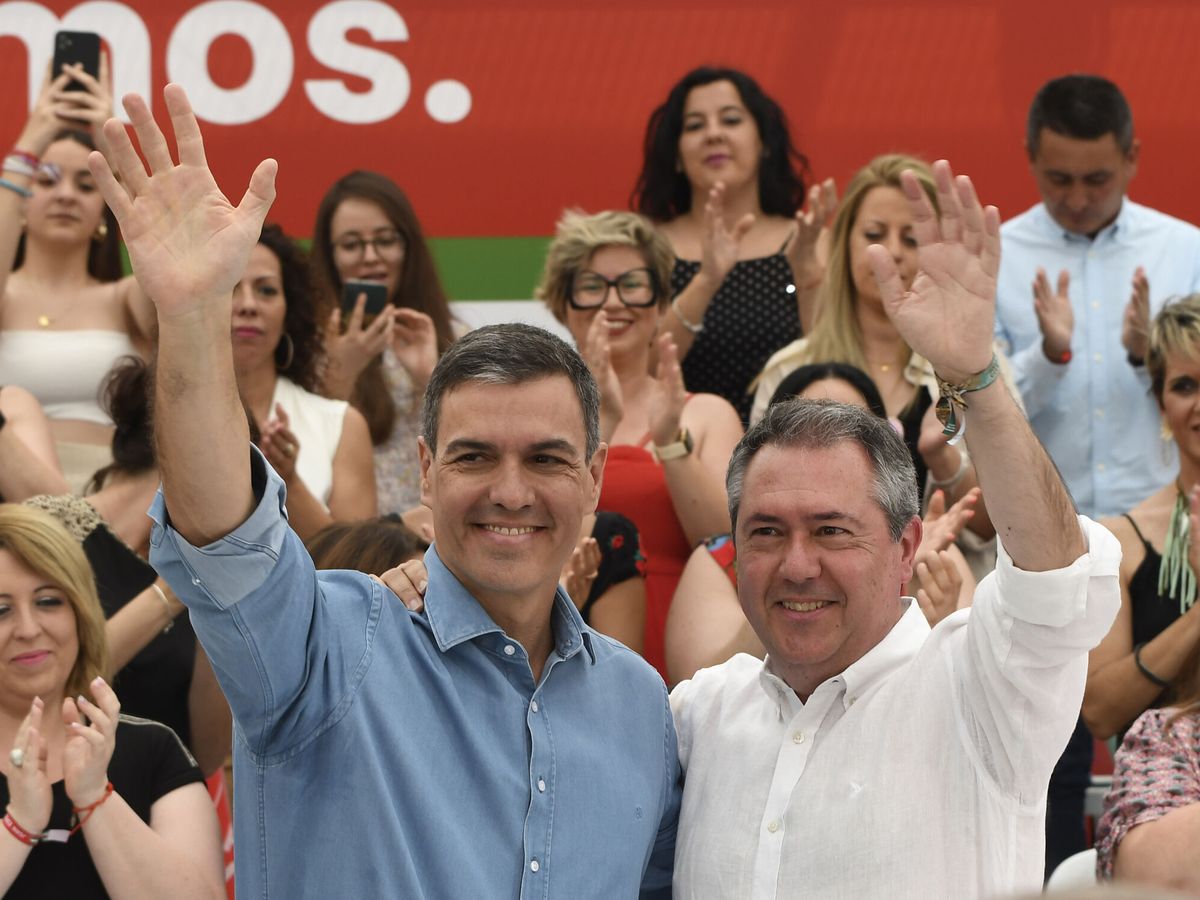 Foto: El presidente del Gobierno, Pedro Sánchez (i), y el candidato a la presidencia de la Junta, Juan Espadas. (EFE/Carlos Barba)