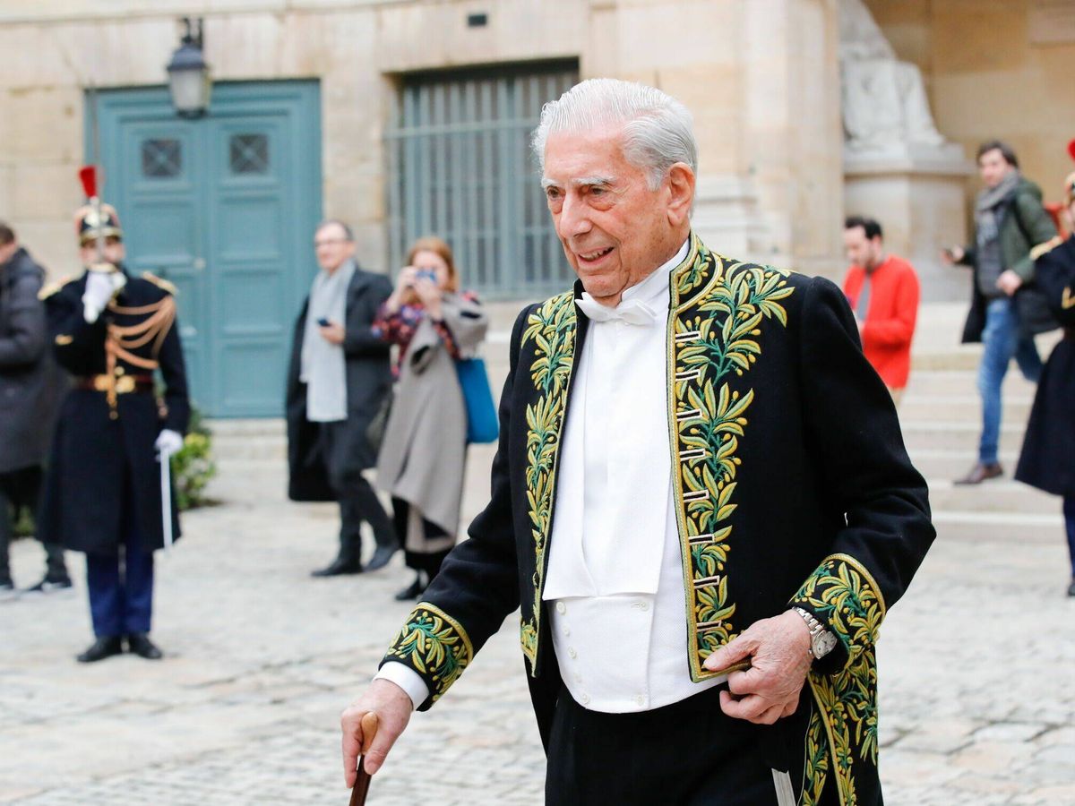Foto: Mario Vargas Llosa, en su ingreso en la Academia Francesa. (EFE/Teresa Suárez)