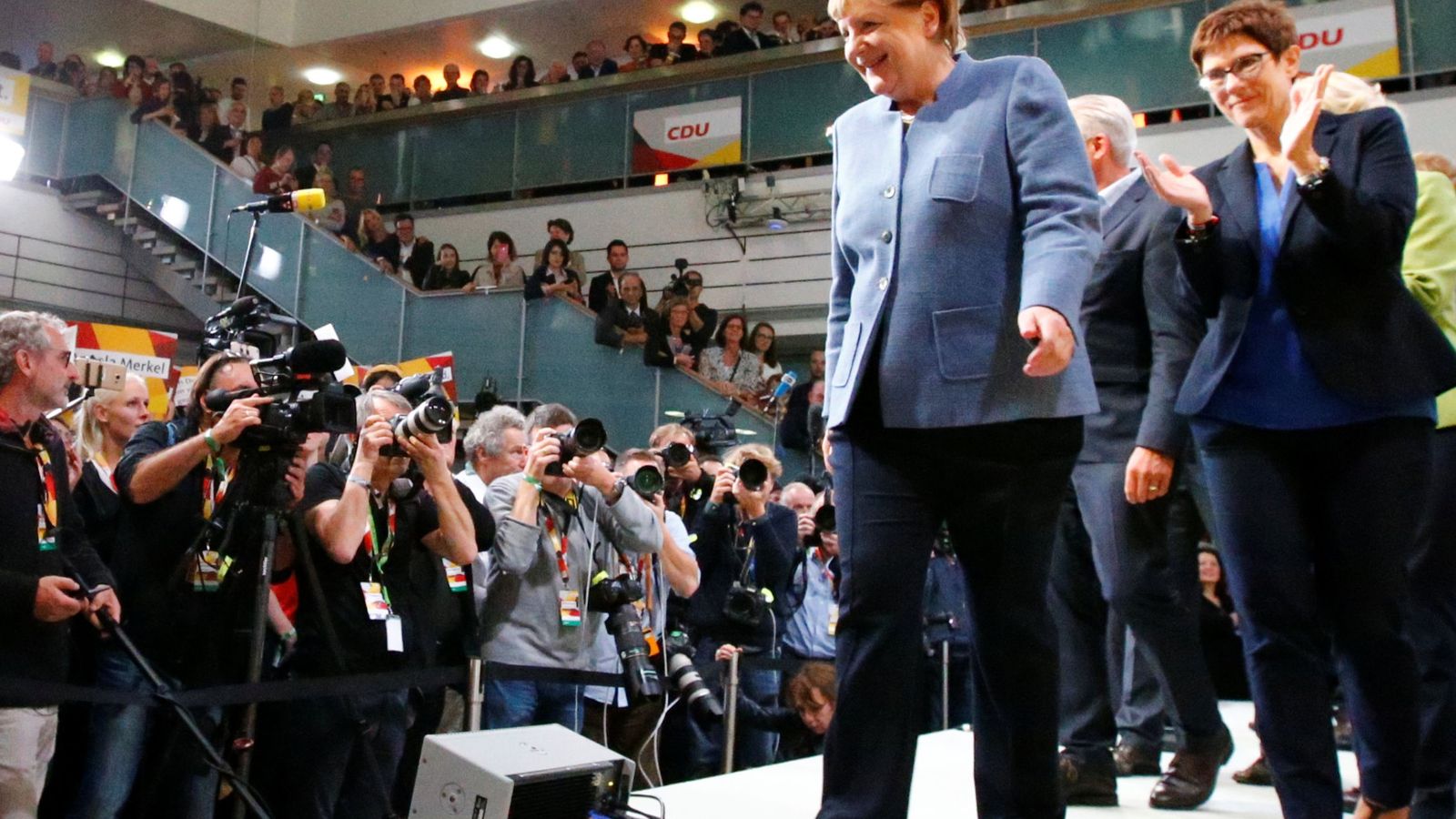 Foto: La canciller Angela Merkel, tras valorar los resultados de las elecciones en la sede de la CDU, en Berlín. (Reuters)