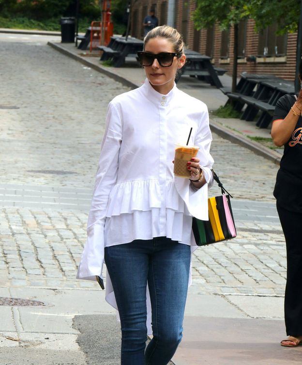 Jeans y blusa romántica, la tendencia que adoran Olivia Palermo y Miller