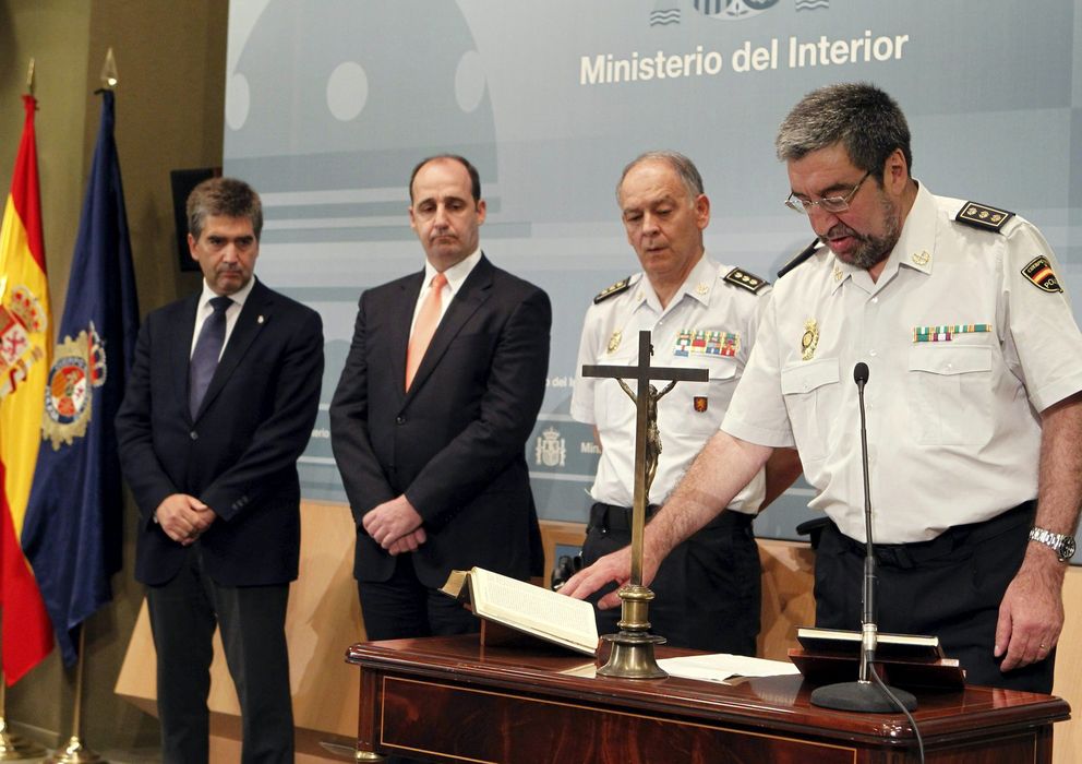 Foto: Jura de José García Losada. A la izquierda, el director general del Cuerpo Nacional de Policía, Ignacio Cosidó