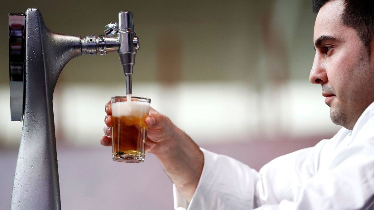 El consumo de cerveza en bares recupera los niveles previos a la crisis por primera vez