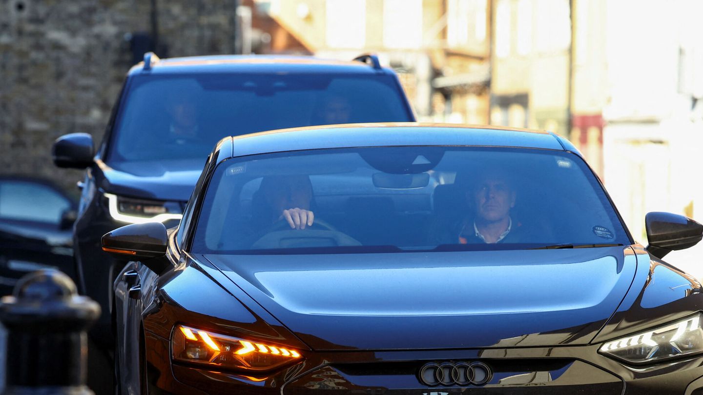 El príncipe Guillermo es fotografiado saliendo de The London Clinic tras visitar a Kate Middleton. (Reuters/Hannah McKay)