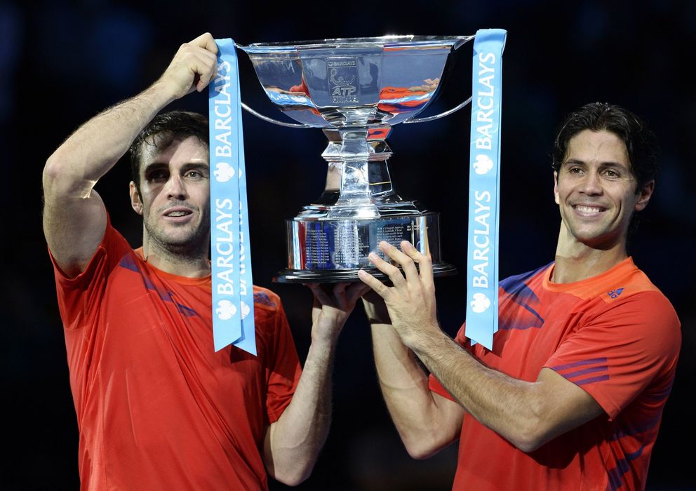 Foto: David Marrero y Fernando Verdasco levantan el título de campeones en Londres.
