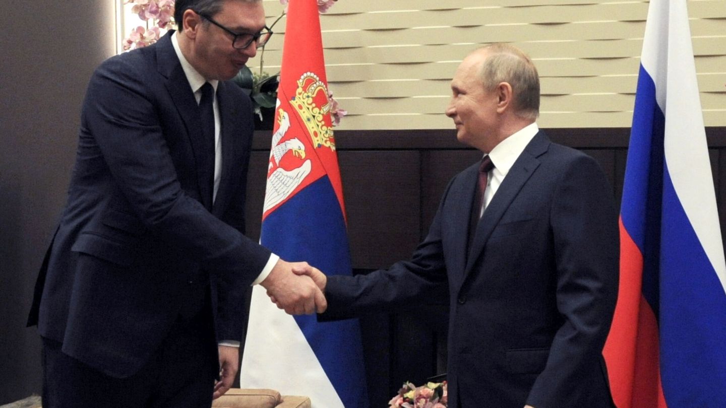 Vucic junto al presidente ruso Vladímir Putin. (Reuters)