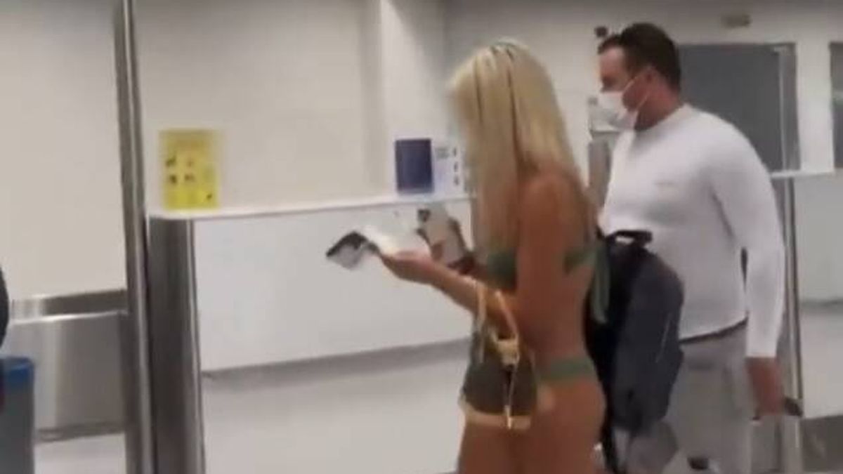 Un vídeo viral muestra a una mujer en bikini paseando por un aeropuerto de EEUU 