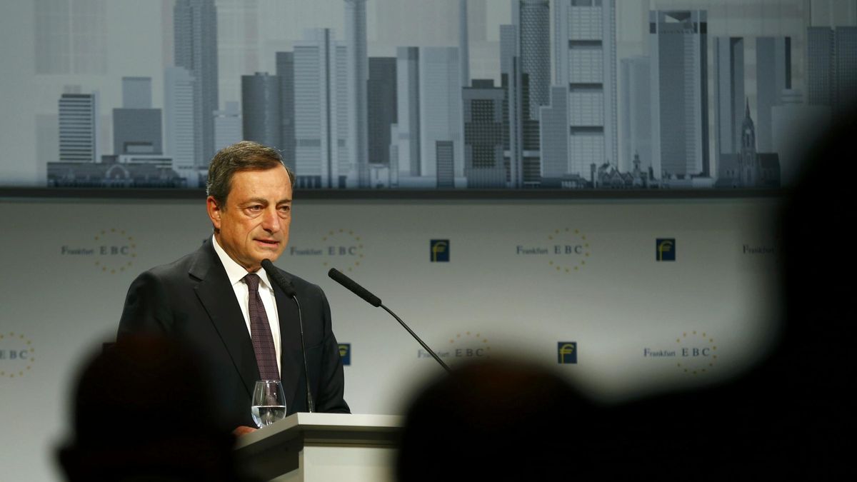 El euro cae hasta mínimos de siete meses a la espera de Draghi