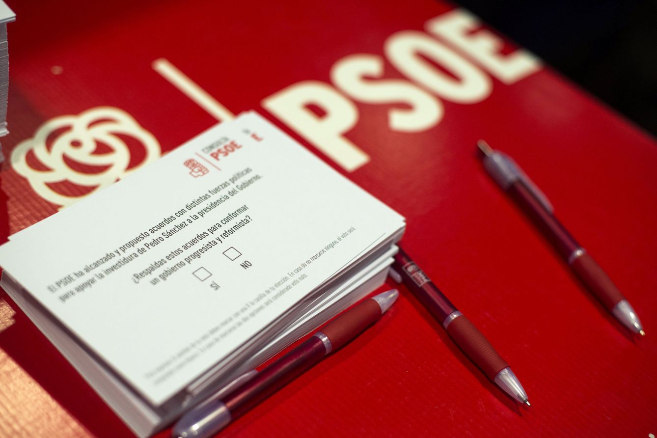 Papeletas utilizadas en la consulta a los militantes socialistas sobre el pacto con C's. (EFE)