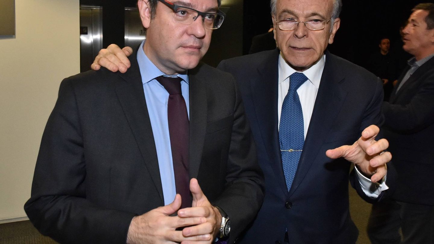 El ministro de Energía, Álvaro Nadal, junto con el presidente de Gas Natural Fenosa, Isidre Fainé.