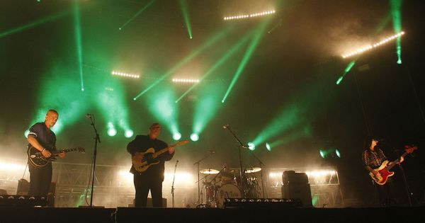 Foto: Los Pixies en la primera jornada del Low festival (Efe)