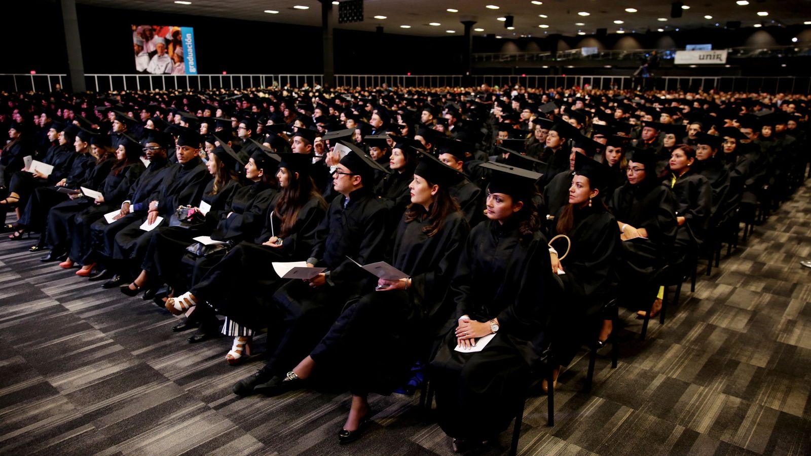 Foto: Mil estudiantes se gradúan en la Universidad Internacional de La Rioja (UNIR). (EFE)