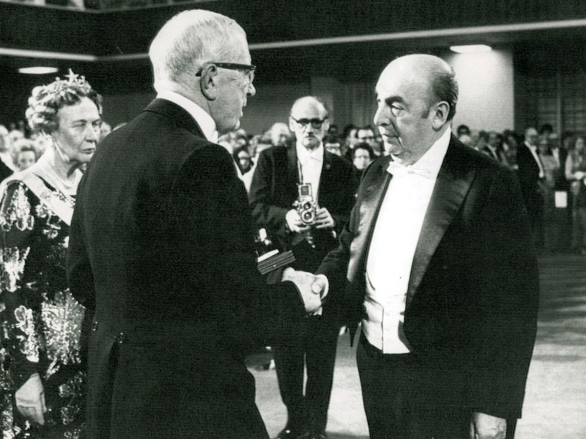 Foto: Pablo Neruda recibiendo el Premio Nobel de Literatura en 1971 (Foto: EFE)
