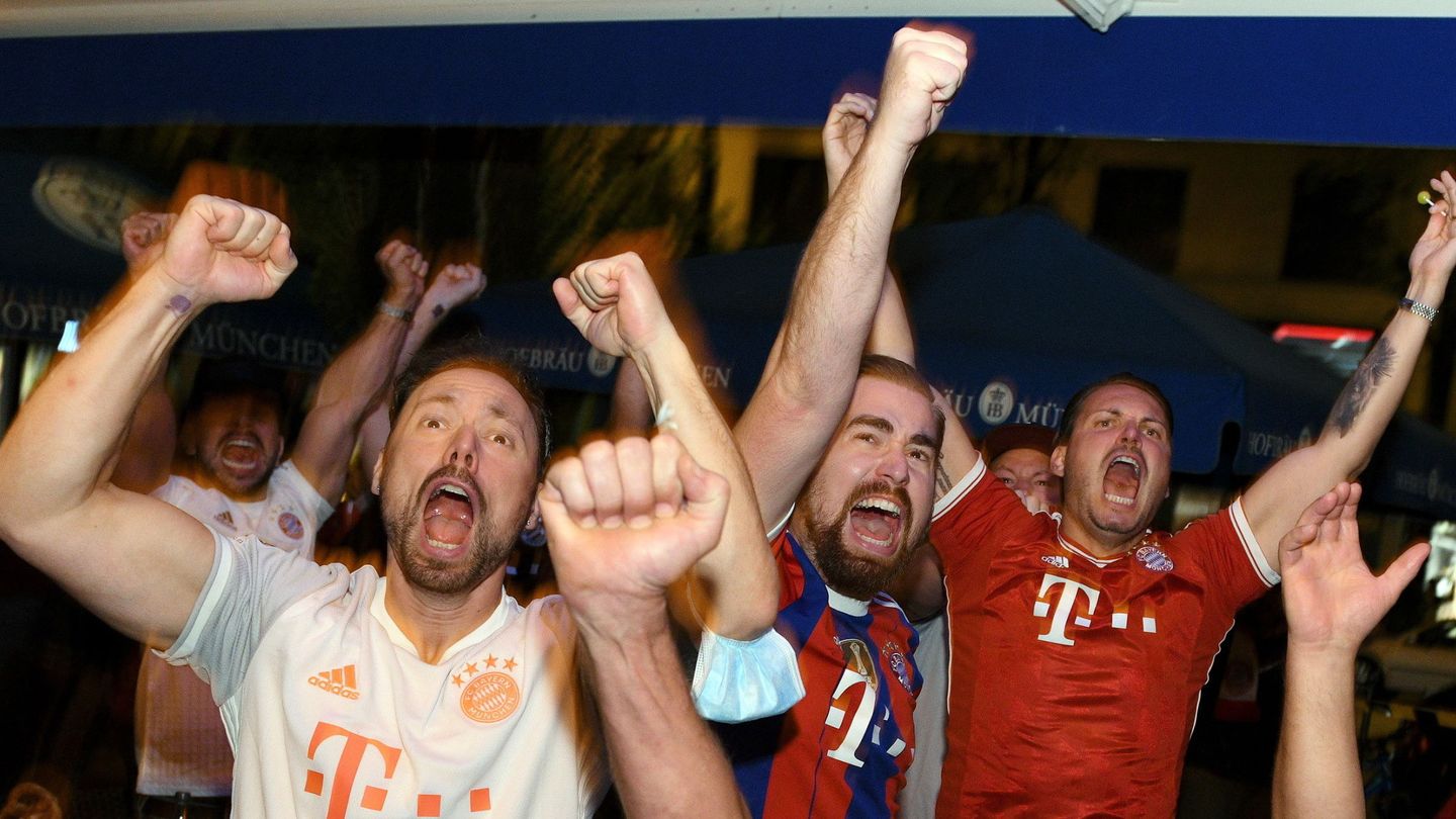 Aficionados del Bayern de Múnich celebran el triunfo en la final de la Champions. (Efe)