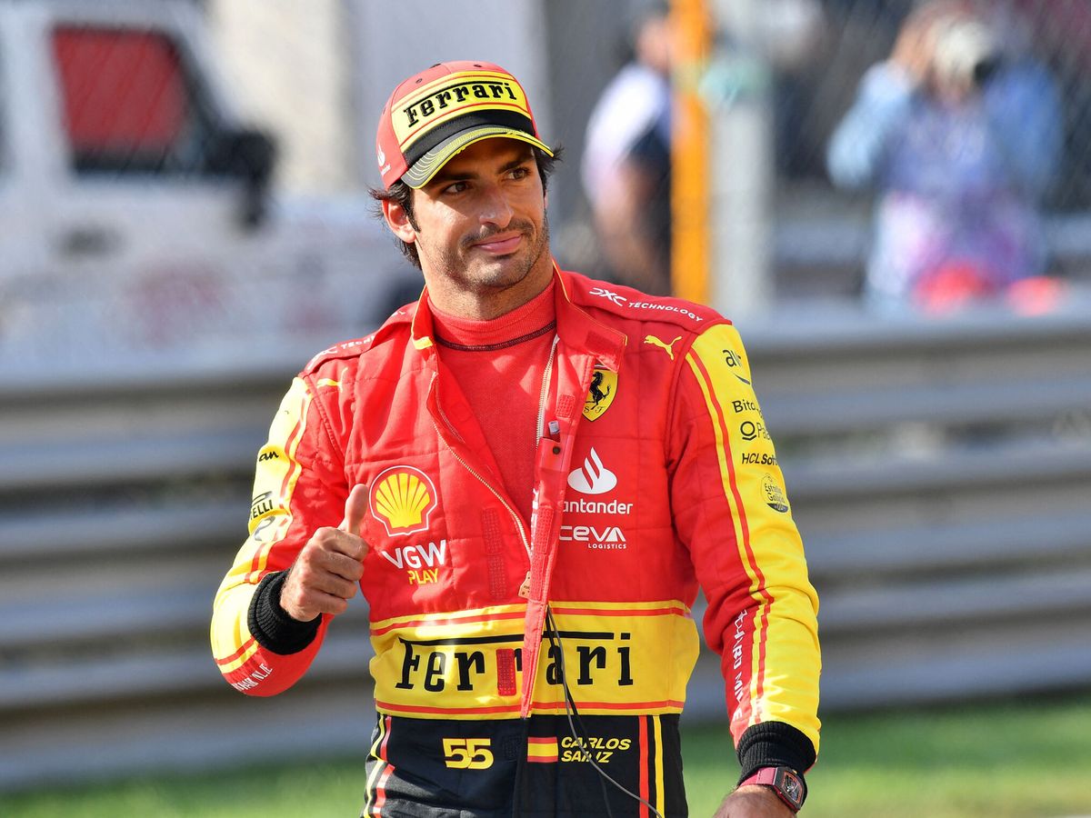 Foto: Sainz, feliz después de lograr la pole en Monza. (Reuters/Jennifer Lorenzini)