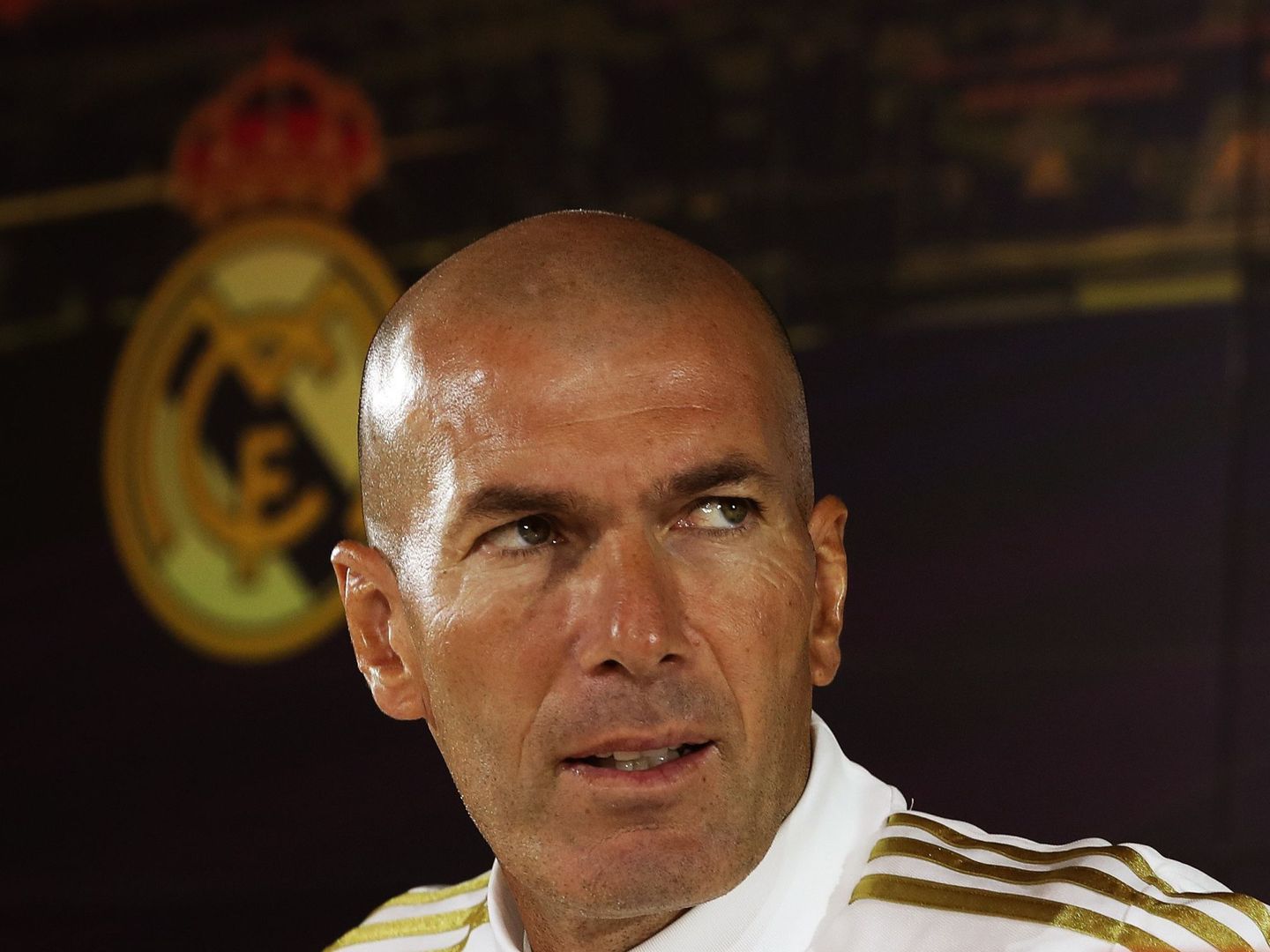 Zidane, en la sala de prensa de Valdebebas. (EFE)